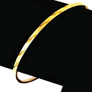 vintage Signed Trifari crown diamond cut gold tone bangle bracelet